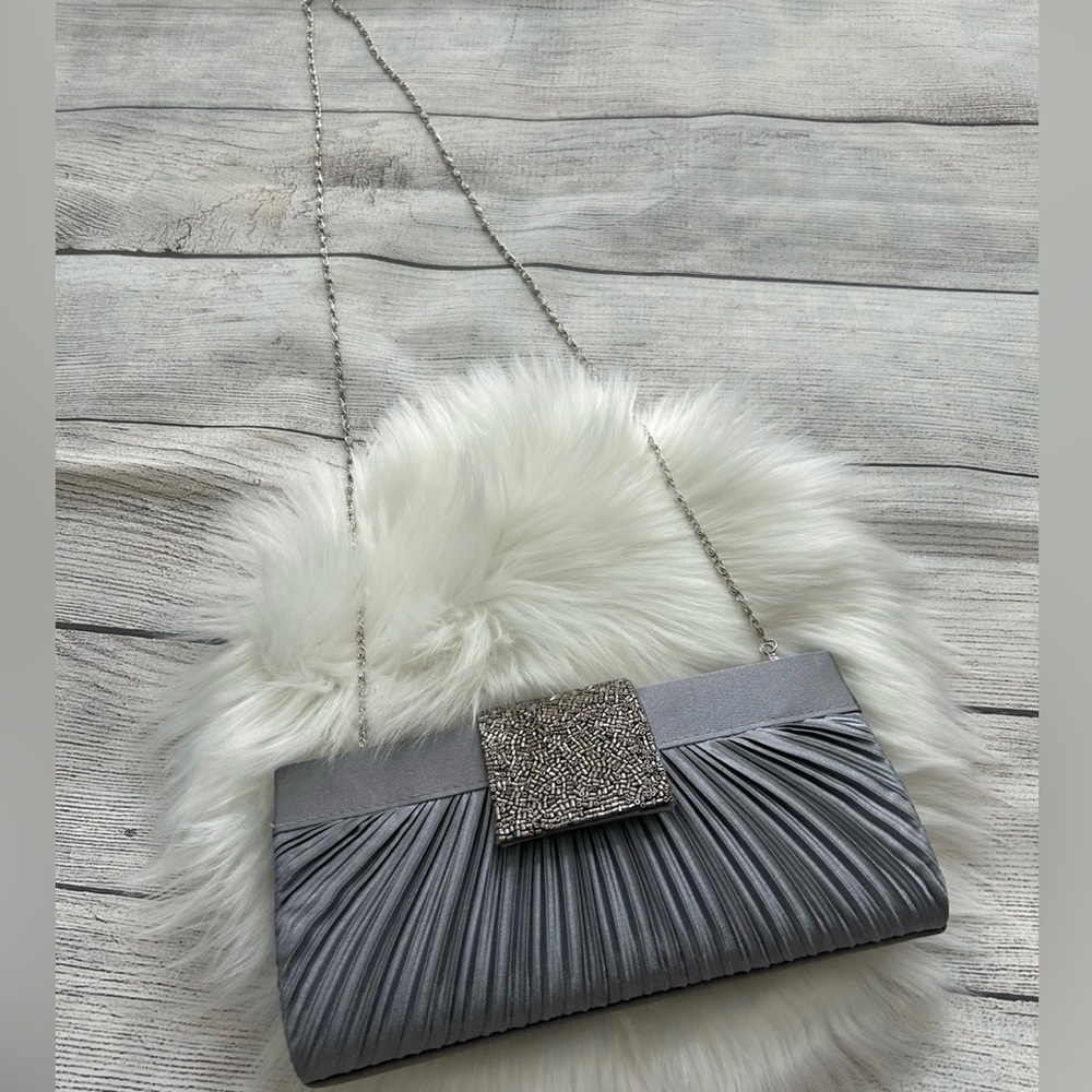 **3 FOR $18** 🛍️ EUC LADIES EVENING BAG